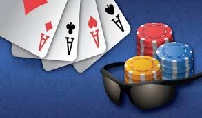Cảnh quay bàn chơi live casino và máy slot sôi động